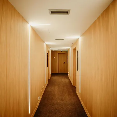 Klajdi Hotel Golem (Tirana)