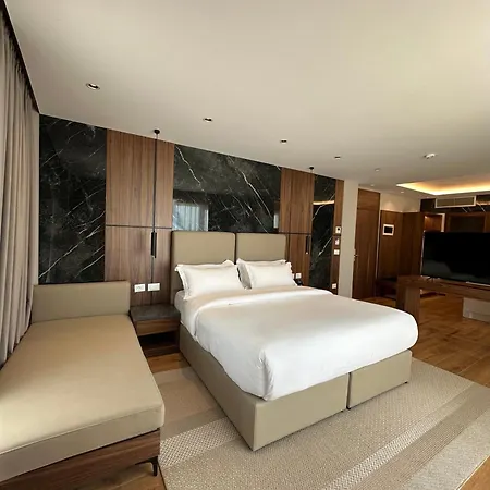 Klajdi & Hotell