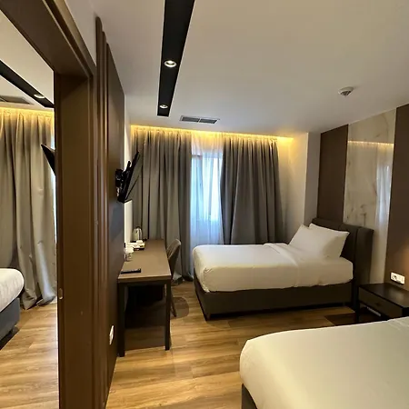 Klajdi Hotel Golem (Tirana)