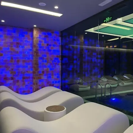 Klajdi & Szálloda Golem