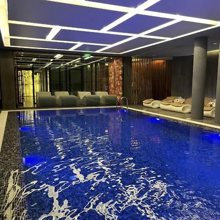 Klajdi & Szálloda Golem