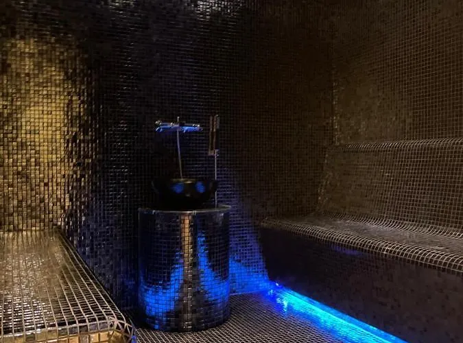 Klajdi & 호텔 골렘