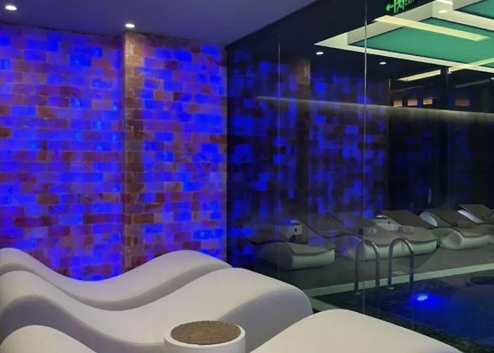 Klajdi & 호텔 골렘