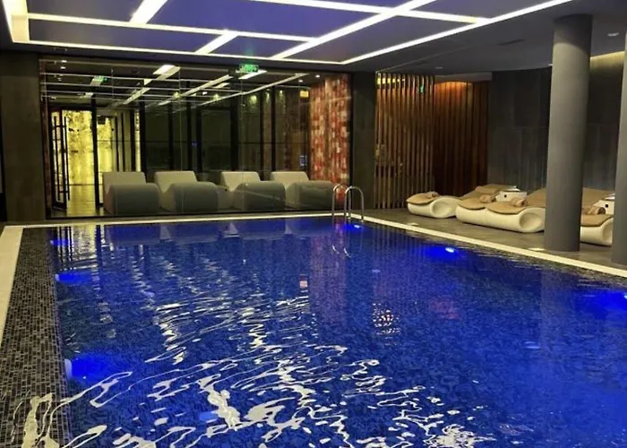 Klajdi & 호텔 골렘