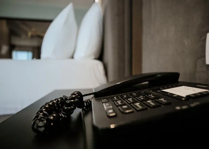 Klajdi & 호텔 골렘